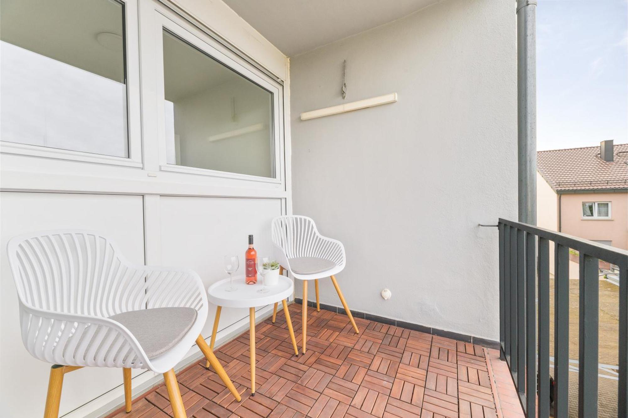 Wohlfuehl-Apartment I Zentral I Balkon I Kueche Fellbach Exterior foto